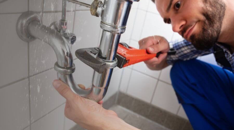 Expert burst pipe repair services in Smithland, KY